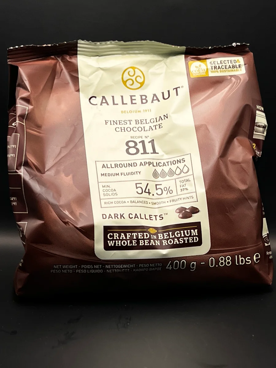 Zak Callebaut 811 pure Belgische chocolade – 54,5% cacao, dark callets voor allround toepassingen zoals truffels, pralines en gebak.