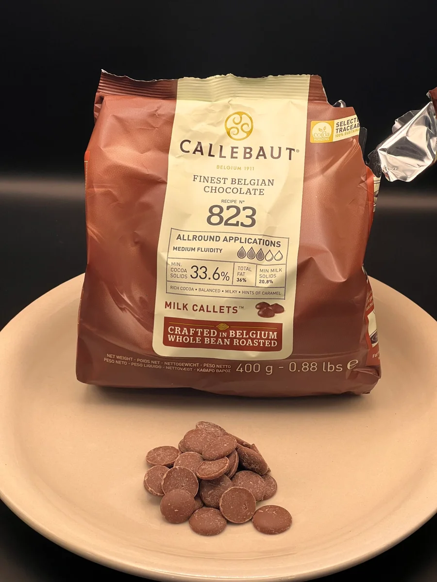 Zak Callebaut 823 Belgische melkchocolade – 33,6 % cacao, milk callets voor pralines, truffels en gebak.