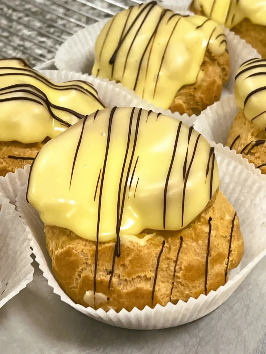 Finished advocaat choux buns