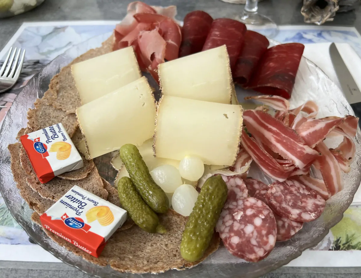 Assiette Valaisanne Restaurant Les Bisses
