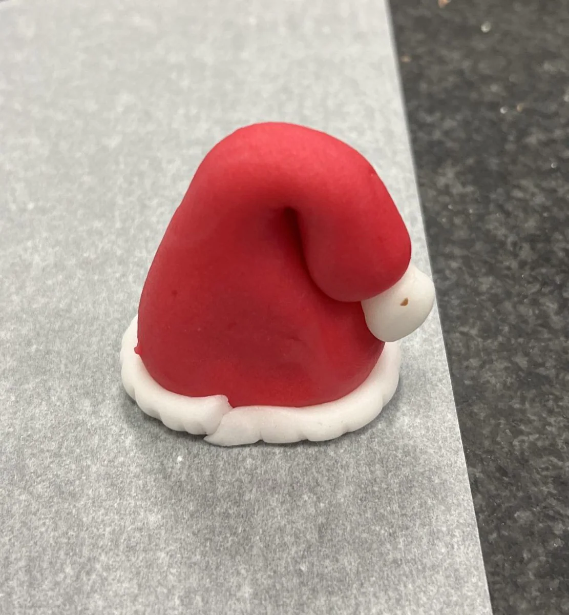 Bonnet de Noël en massepain