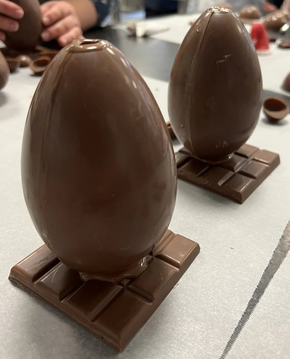 Figurine en chocolat : socle et corps