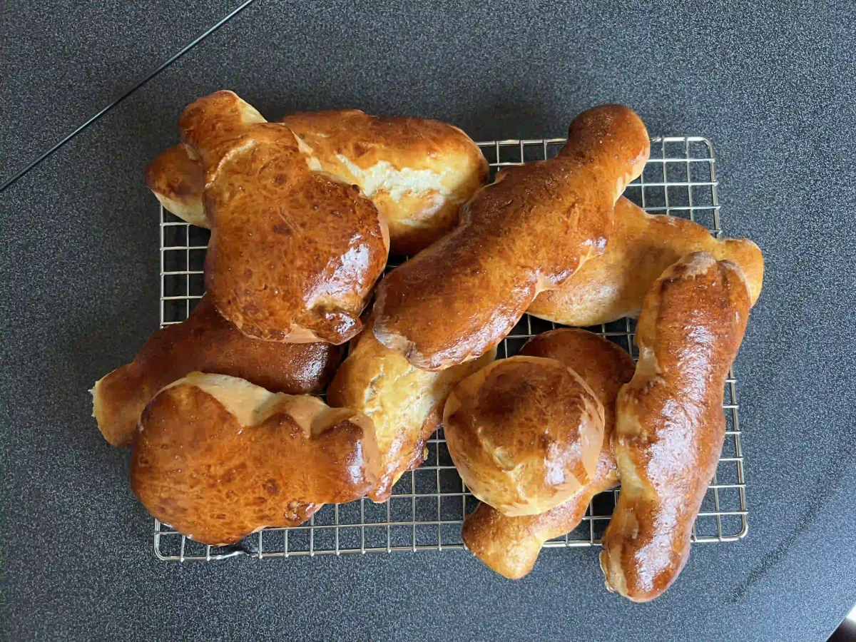 Gebackene Nikolausbrötchen abkühlen lassen