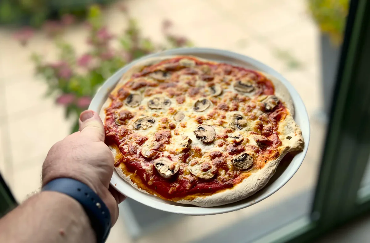 Gebackene Pizza Funghi