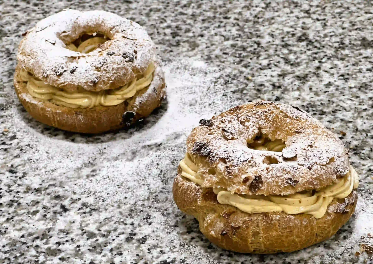Paris-Brest, mit Rafti-Snow bestäubt