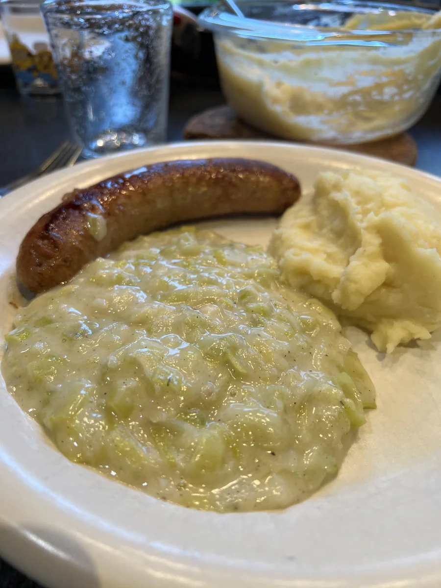 Cremiger Lauch mit Senf und Weißwein