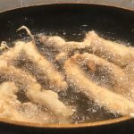 Vis in tempura in olie bakken