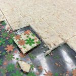 Witte chocolade krokant met kokos klaar voor verpakking