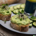 bruchetta met groene erwtenpuree en ansjovis bovenop