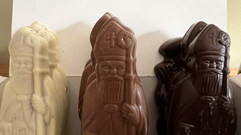 Sinterklaasfiguren in 3 soorten chocolade - wit - fondant - melk