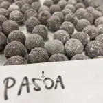 Fondant kogeltruffels met ganache van passoa afgewerkt met kristalsuiker