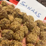 Vegan truffels met ganache van bloedsinaas en gemalen bresilienne