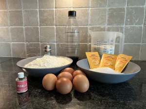 ingrediënten eieren, water, melk, bloem, suiker, vanillesuiker en vanilleextract voor pannenkoeken