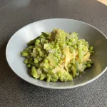 Tagliatelle met groene groenten en blauwe kaas