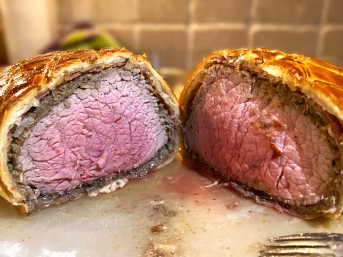 Beef Wellington - in 2 gesneden na bakken 3