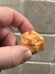 apertiefhapje met zalm en kruidenkaas