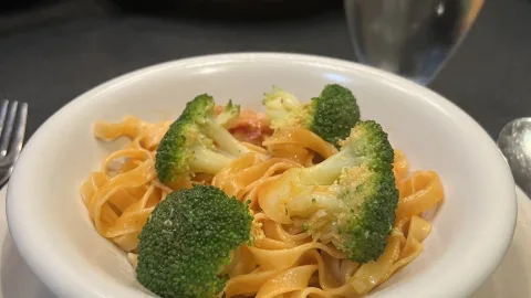 Pasta met broccoli en pancetta