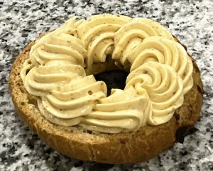 Paris-Brest - bodem opspuiten met mousselinecrème