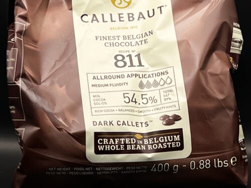 Zak Callebaut 811 pure Belgische chocolade – 54,5% cacao, dark callets voor allround toepassingen zoals truffels, pralines en gebak.