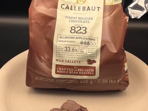 Zak Callebaut 823 Belgische melkchocolade – 33,6 % cacao, milk callets voor pralines, truffels en gebak.