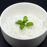 Munt-yoghurt saus