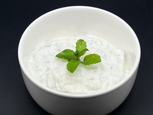 Munt-yoghurt saus